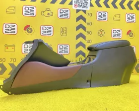 Бардачок между сиденьями Toyota
