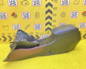 Бардачок между сиденьями Toyota