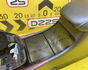 Бардачок между сиденьями Toyota