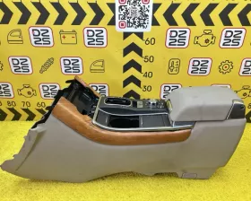 Бардачок между сиденьями Land Rover