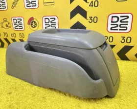 Бардачок между сиденьями Toyota