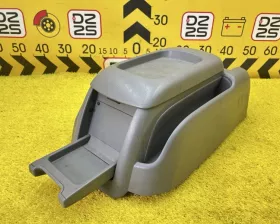Бардачок между сиденьями Toyota