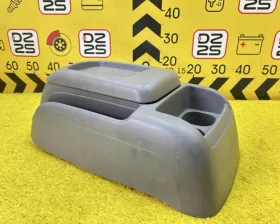 Бардачок между сиденьями Toyota