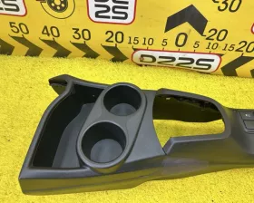 Бардачок между сиденьями Toyota