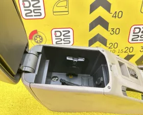 Бардачок между сиденьями Toyota