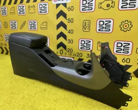 Бардачок между сиденьями Toyota