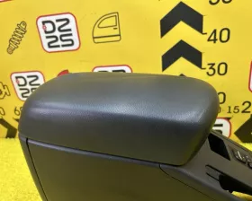 Бардачок между сиденьями Toyota