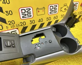 Бардачок между сиденьями Toyota