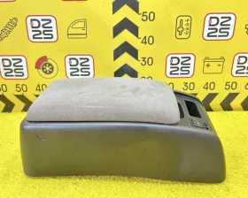 Бардачок между сиденьями Toyota