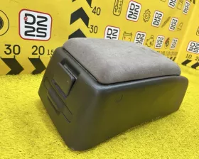 Бардачок между сиденьями Toyota