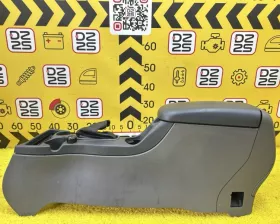 Бардачок между сиденьями General Motors