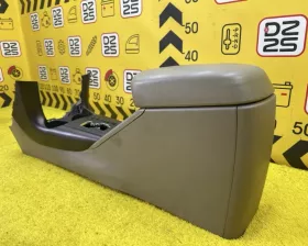 Бардачок между сиденьями Toyota