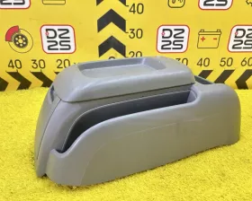 Бардачок между сиденьями Toyota
