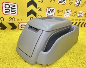 Бардачок между сиденьями Toyota