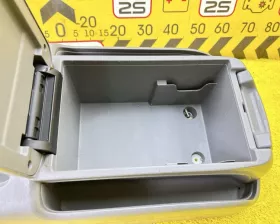 Бардачок между сиденьями Toyota