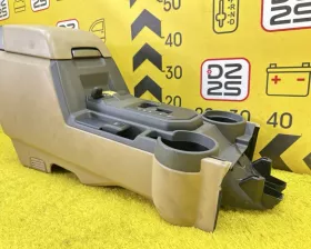 Бардачок между сиденьями Land Rover