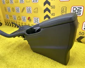 Бардачок между сиденьями Toyota