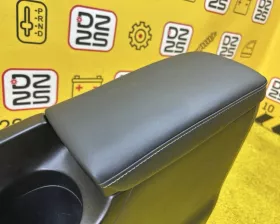 Бардачок между сиденьями Toyota