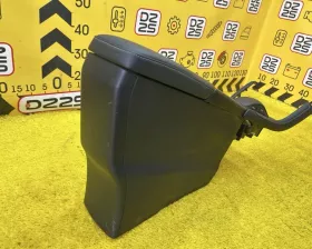 Бардачок между сиденьями Toyota