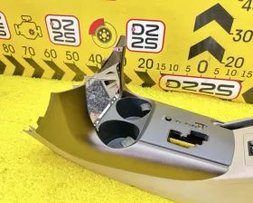 Бардачок между сиденьями Toyota