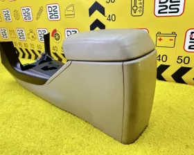 Бардачок между сиденьями Toyota