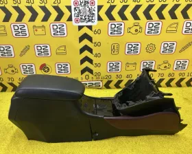 Бардачок между сиденьями Toyota