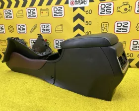 Бардачок между сиденьями Toyota