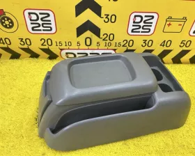 Бардачок между сиденьями Toyota