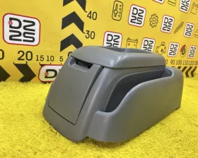 Бардачок между сиденьями Toyota