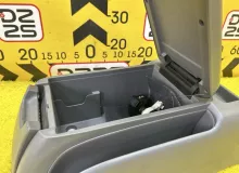 Бардачок между сиденьями TOYOTA HIACE 2007 5881026210 KDH205V 2KDFTV, передний