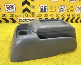 Бардачок между сиденьями Toyota
