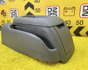 Бардачок между сиденьями Toyota