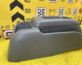 Бардачок между сиденьями Toyota