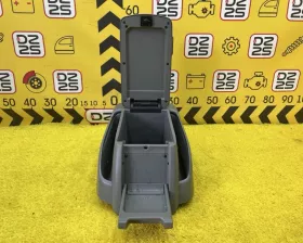 Бардачок между сиденьями Toyota