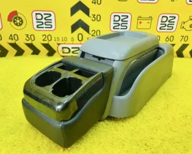 Бардачок между сиденьями Toyota