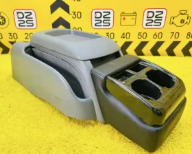 Бардачок между сиденьями Toyota