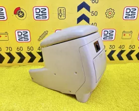 Бардачок между сиденьями Toyota