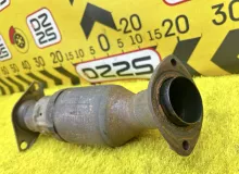 Катализатор TOYOTA ESQUIRE 2015 1741037851 ZRR85G 3ZRFAE, передний