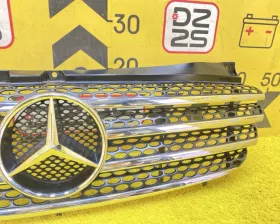 Решетка радиатора Mercedes-Benz