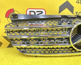 Решетка радиатора Mercedes-Benz