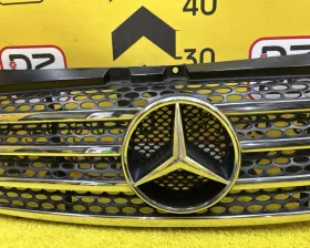 Решетка радиатора Mercedes-Benz