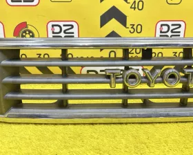 Решетка радиатора Toyota