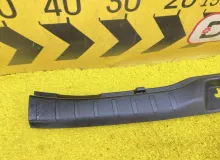 Пластик замка багажника TOYOTA ESQUIRE 2015 6793528100C0 ZRR85G 3ZRFAE, задний