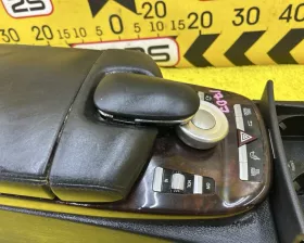 Бардачок между сиденьями Mercedes-Benz