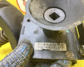 Крепление запасного колеса Toyota