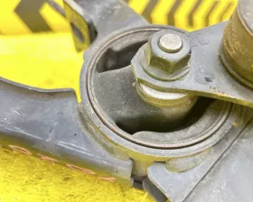 Подушка двигателя TOYOTA