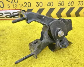 Подушка двигателя TOYOTA
