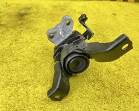 Подушка двигателя Toyota