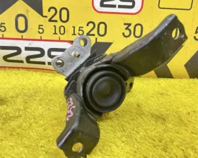 Подушка двигателя Toyota