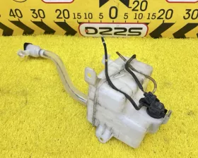 Бачок стеклоомывателя TOYOTA